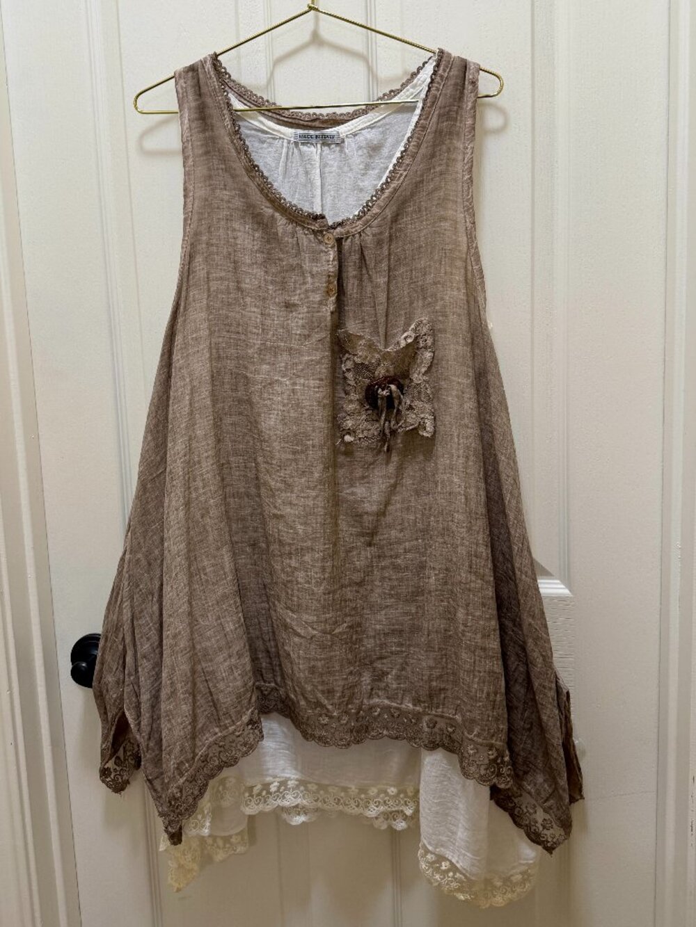 Made In Italy Women's Sleeveless Taupe Layered Tunic Top with Lace Trim Size M - Picture 6 of 12